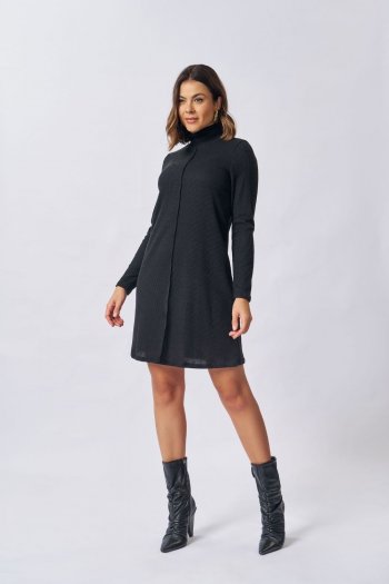 Vestido Curto em Tricot com Gola Alta e Costura Frontal