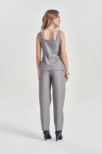 Blusa sem Manga em Plano Alfaiataria Comfy.